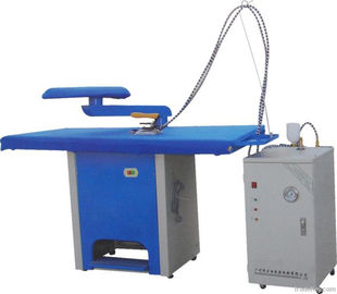 Elektrisches Kleiderbügelnde Tabelle mit Dampferzeuger-Hotel-Wäscherei-Maschinen
